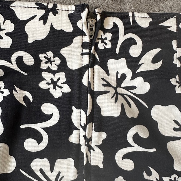 Floral Black and White Women's Skirt - Picture 6 of 7